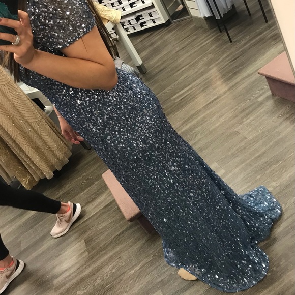 Adrianna Papell Women's Short-Sleeve All Over Sequin Gown. - Picture 2 of 2